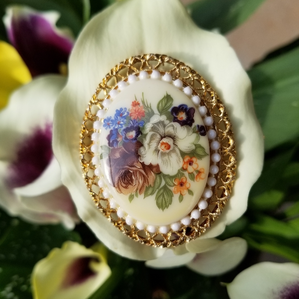 Vintage floral pendent